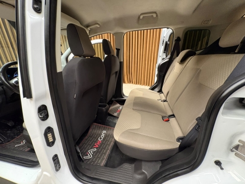 FORD TOURNEO COURİER 1.5 TDCİ TİTANİUM PLUS 12 TAKSİT
