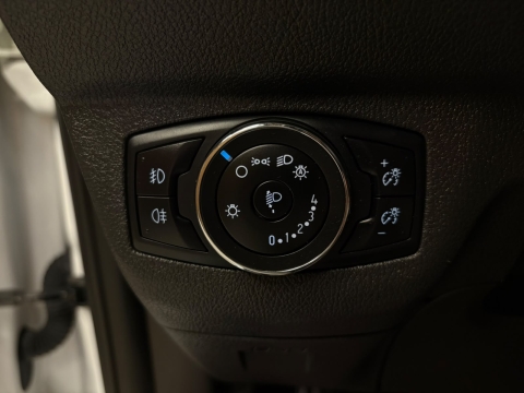 FORD TOURNEO COURİER 1.5 TDCİ TİTANİUM PLUS 12 TAKSİT
