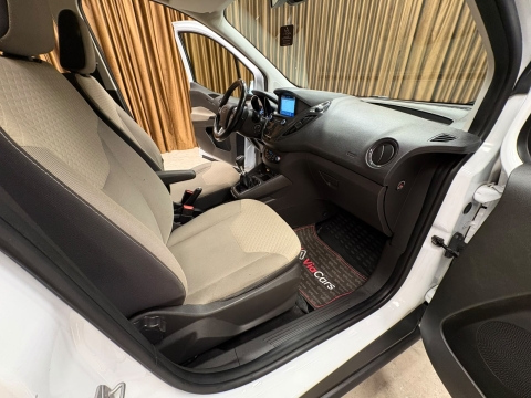 FORD TOURNEO COURİER 1.5 TDCİ TİTANİUM PLUS 12 TAKSİT