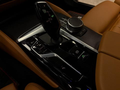 BMW 520İ SPECİAL EDİTİON M SPORT CARBON SCHWARZ HATASZ 12 TAKSİT