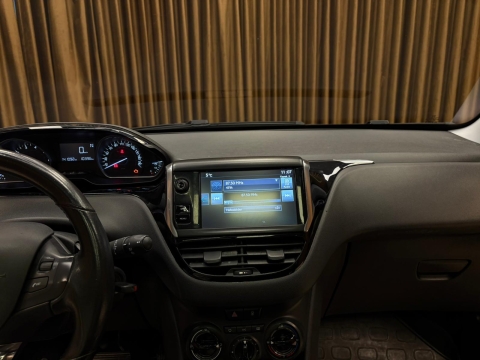 PEUGEOT 208 1.2 PURETECH ACTİVE OTOMATİK CAM TAVAN 12 TAKSİT